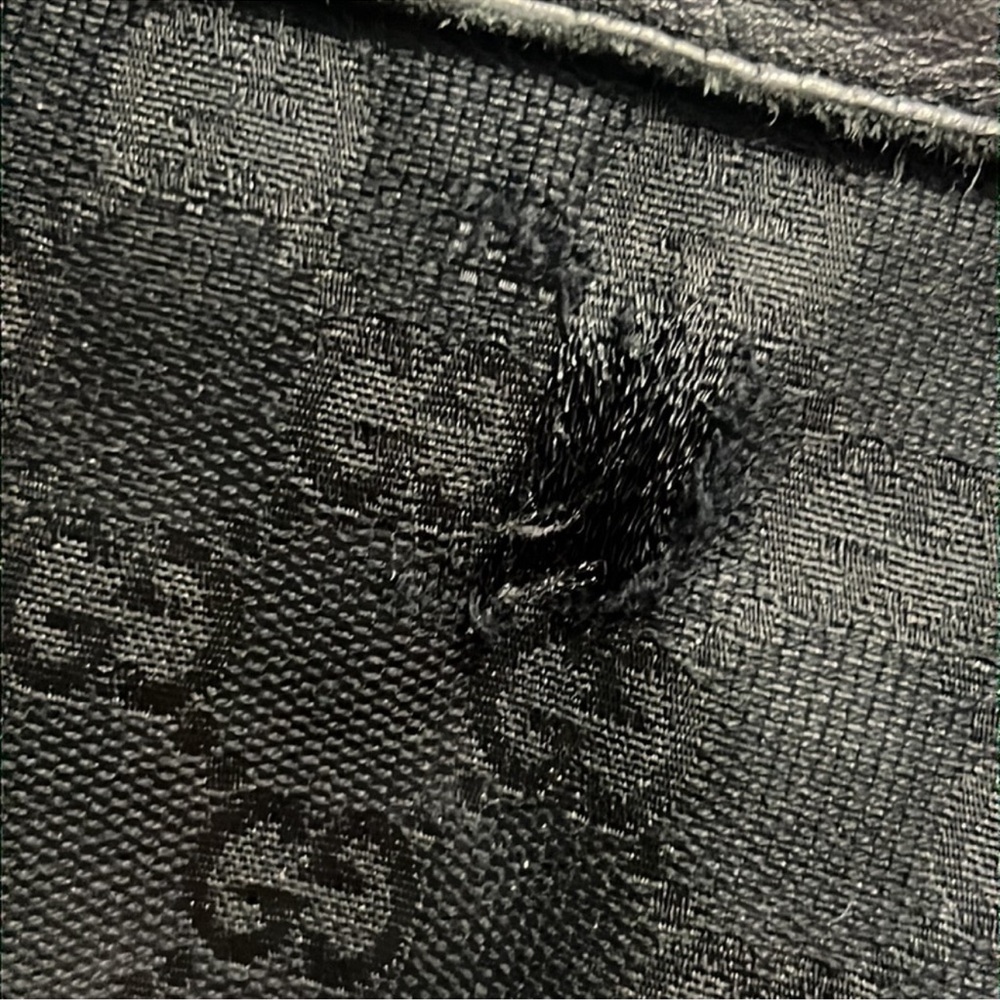 Authentic Gucci luxury designer GG signature canvas & leather messenger bag - Picture 15 of 15